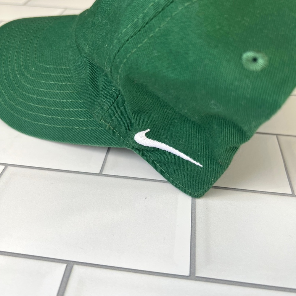 NWT NIKE ๐ UVM Logo Rally Cat Green Hat Athletic Cap University of Vermont NEW - Picture 3 of 5